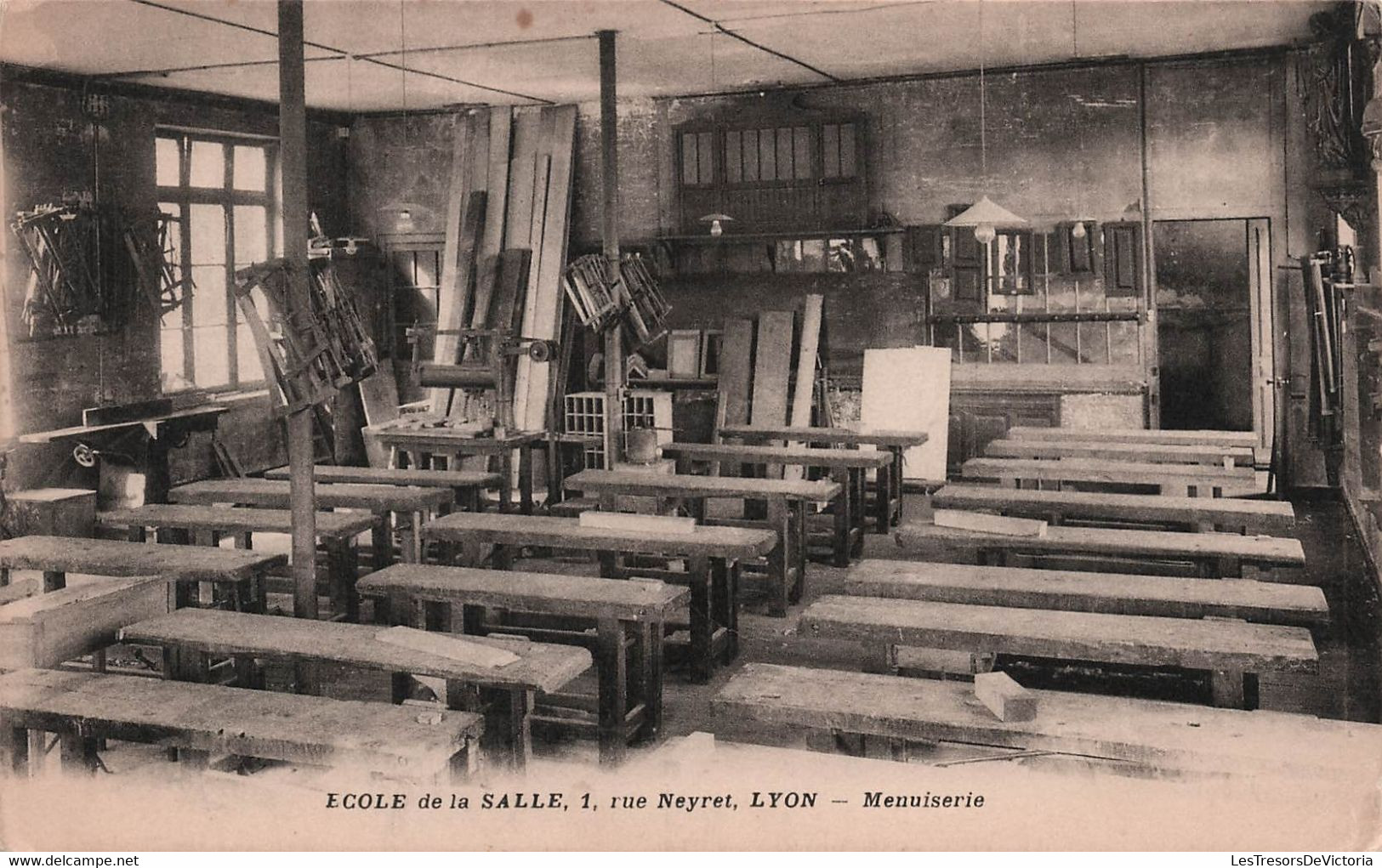 CPA Ecole De La Salle - Rue Neyret -  Lyon - Menuiserie - School