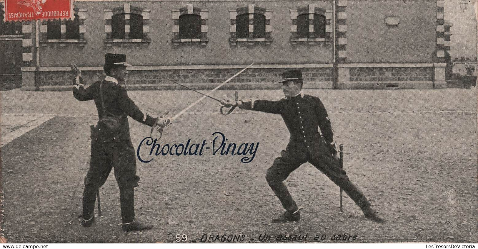 CPA Dragons Un Assaut Au Sabre - Carte Format 13x7cm - Publicité Chocolat Vinay - Personen