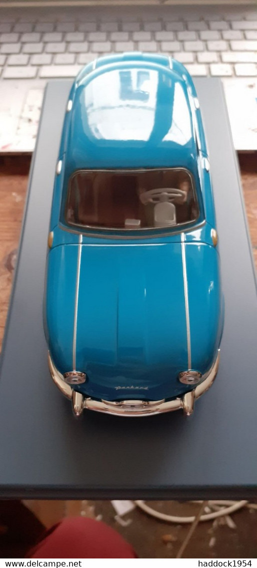 Le Taxi Panhard Dyna Z Coke En Stock TINTIN HERGE Moulinsart - Statuettes En Métal