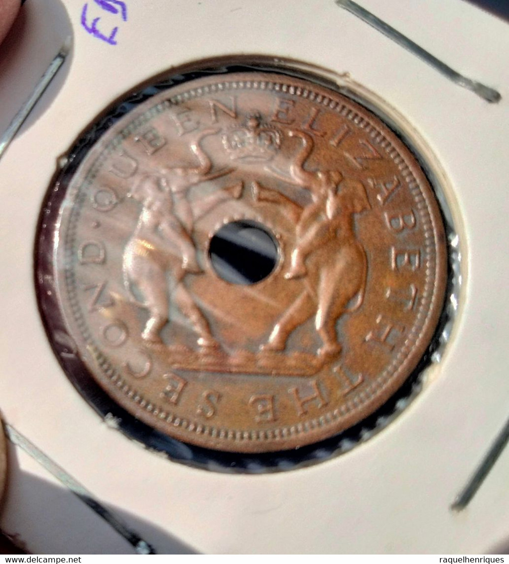 RHODESIA AND NYASALAND ONE PENNY 1961 KM# 2 - Hole In Center And Crown Flanked By Elephants (G#18-27) - Rhodesia