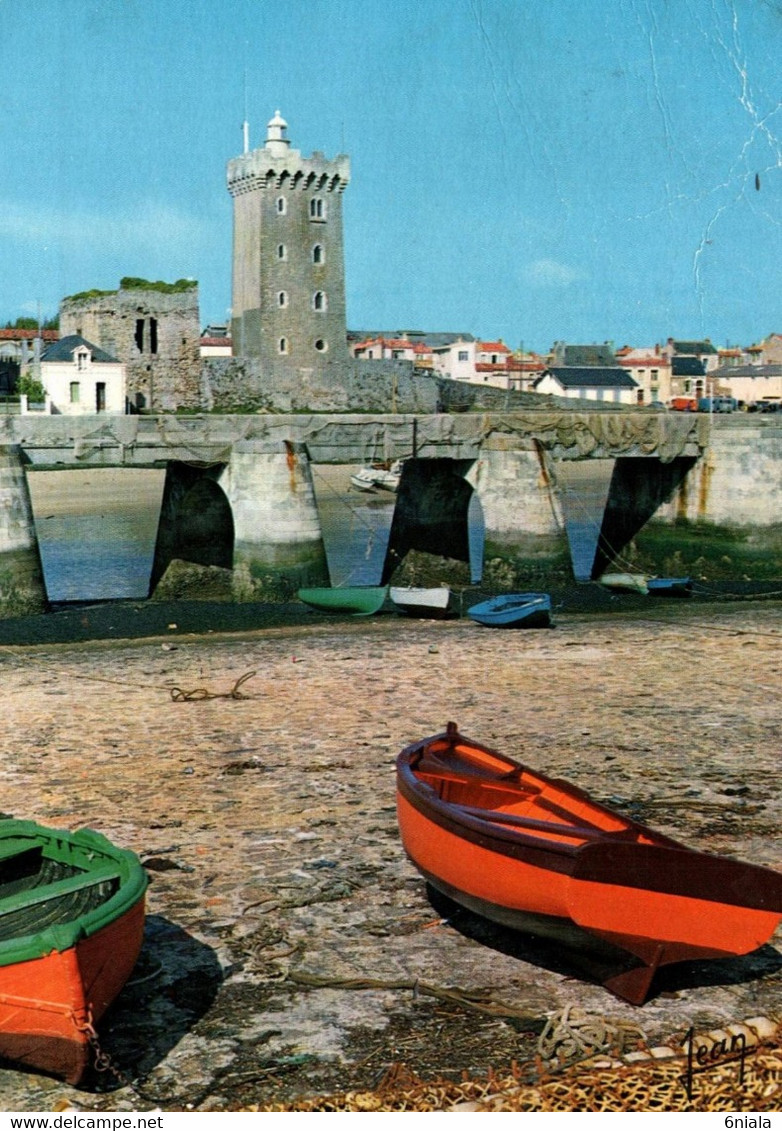 13596 LES SABLES D OLONNE Le Port Et La Tour D'Arunde    (Recto-verso) 85 - Sables D'Olonne