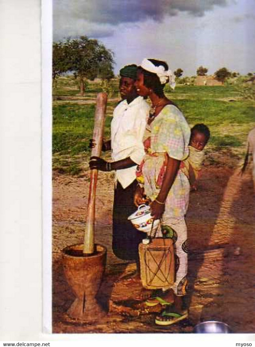 Niger BERMO Carnet Photo,couple Avec Enfant Pilant Le Mil Ou Autre - Niger