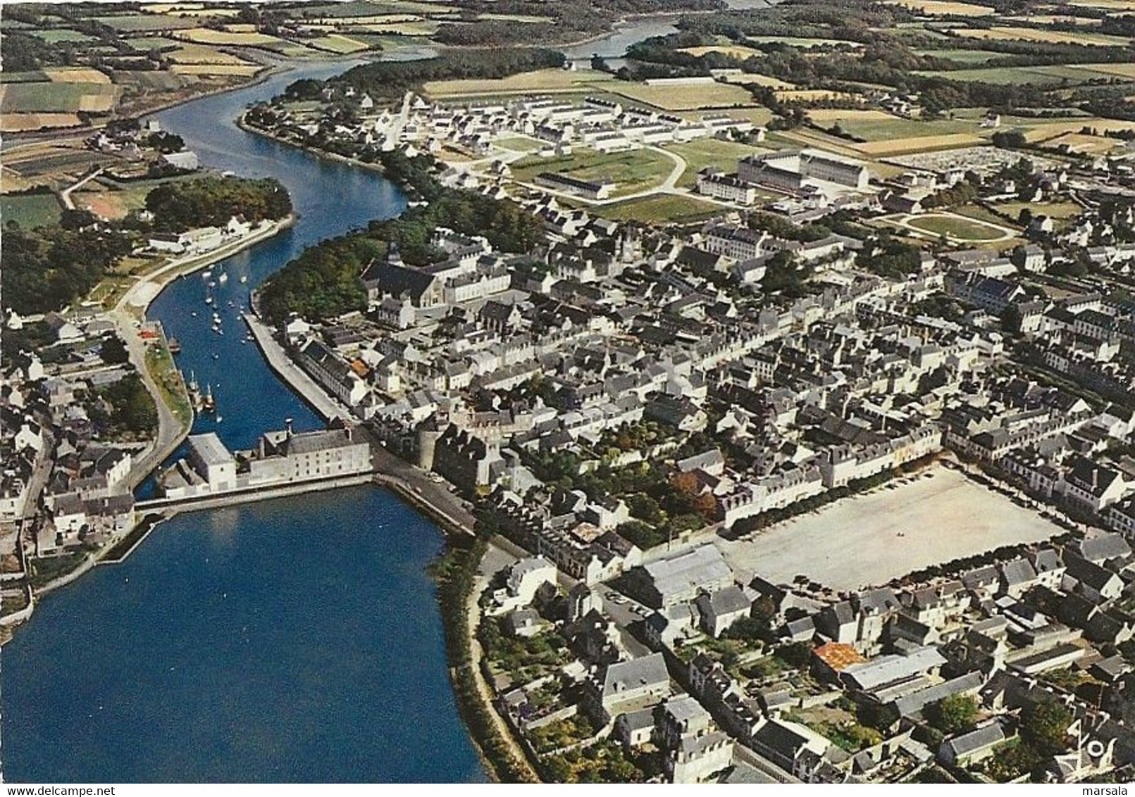 CPSM  Pont  L'Abbé Le Centre De La Ville L'étang Et La Rivière - Pont L'Abbe