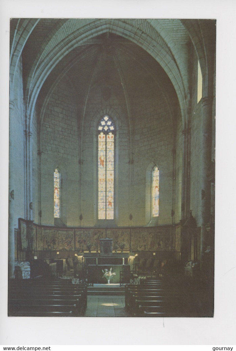 Montpezat De Quercy: Intérieur De L'église - Les Tapisseries (cp Vierge N°105 Apa-pux) - Montpezat De Quercy