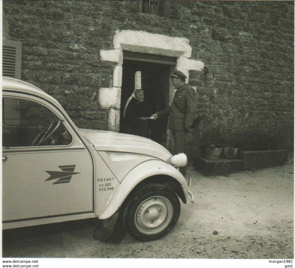 BRETAGNE  FACTEUR   AVEC CV CITROEN  EN BRETAGNE VERS  1965 - Poste & Facteurs