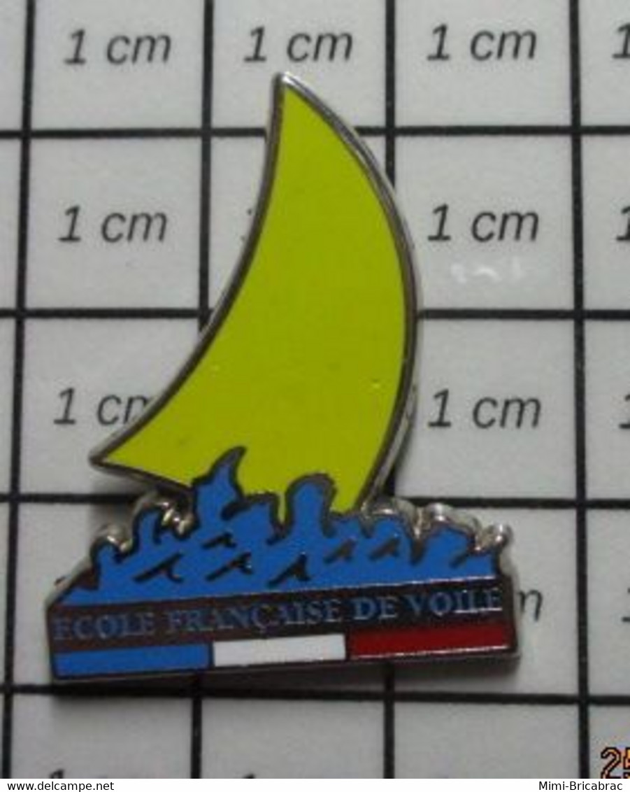 1010 Pin's Pins / Beau Et Rare / SPORTS / VOILE JAUNE VOILIER ECOLE FRANCAISE DE ... Par DECAT - Segeln