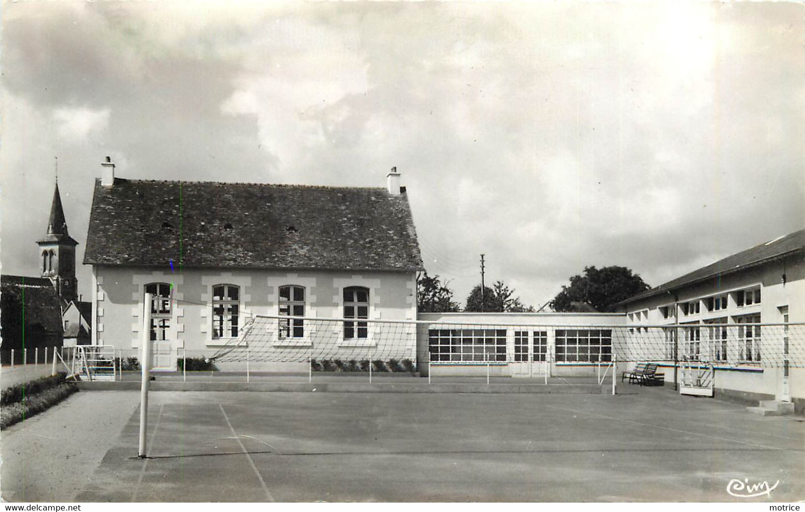 LA FRESNAYE SUR CHEDOUET - Le Groupe Scolaire Et La Cantine. - La Fresnaye Sur Chédouet