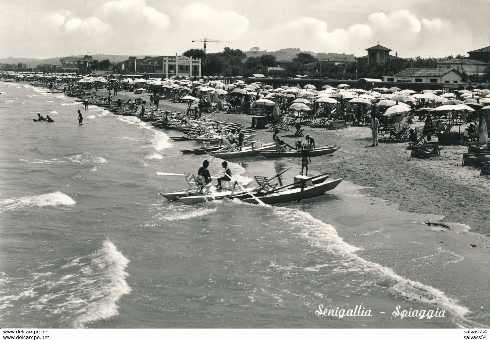 ITALIE - ITALIA - MARCHES : Senigallia - Spiaggia (Ca 1955/60) - Pedallo - Senigallia