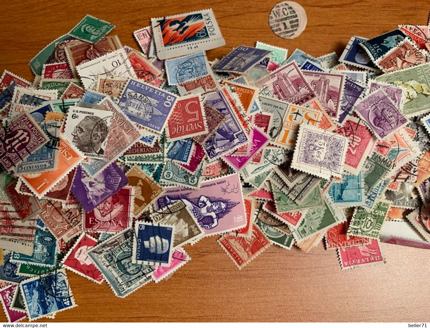 Vrac De Centaines De Timbres De Tout Pays Et Tout état, Sans France, Ni Monaco, Ni Andorre - Kilowaar (min. 1000 Zegels)