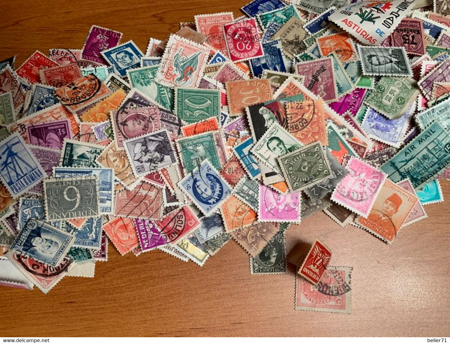 Vrac De Centaines De Timbres De Tout Pays Et Tout état, Sans France, Ni Monaco, Ni Andorre - Vrac (min 1000 Timbres)