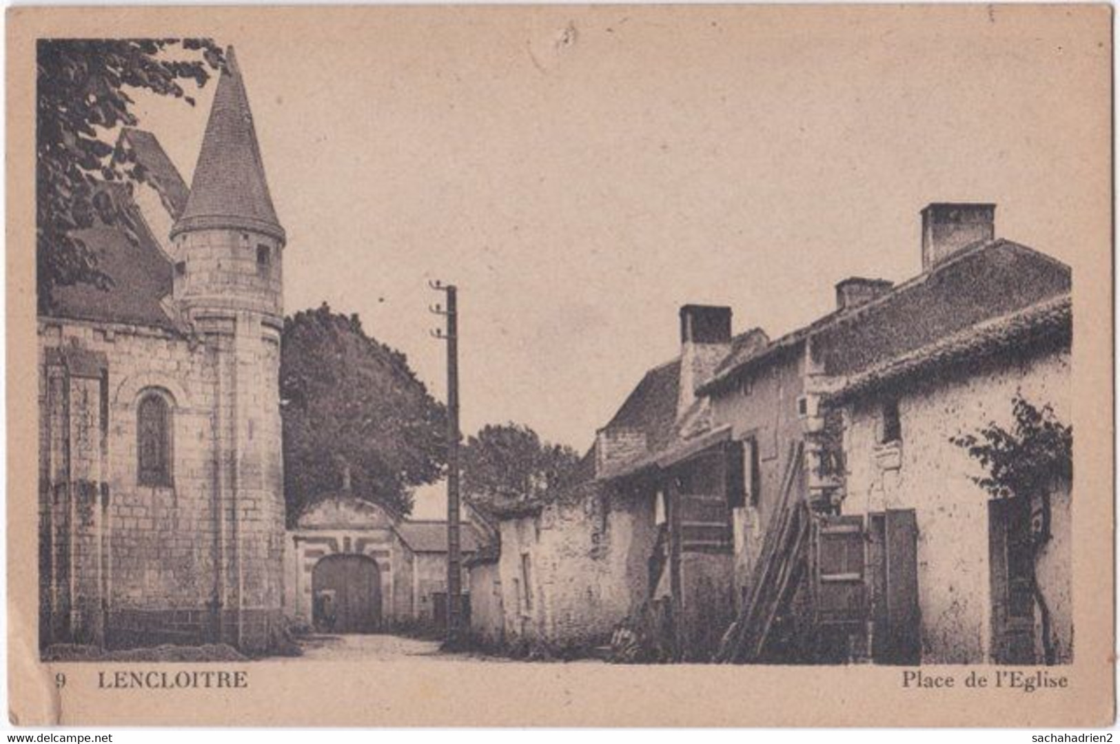 86. LENCLOITRE. Place De L'Eglise. 9 - Lencloitre