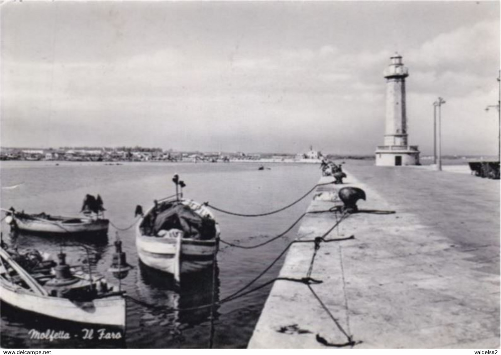 MOLFETTA - BARI - BARCHE ATTRACCATE AL PONTILE IN PORTO E IL FARO - DIFETTO LEGGI DESCRIZIONE - 1957 - Molfetta