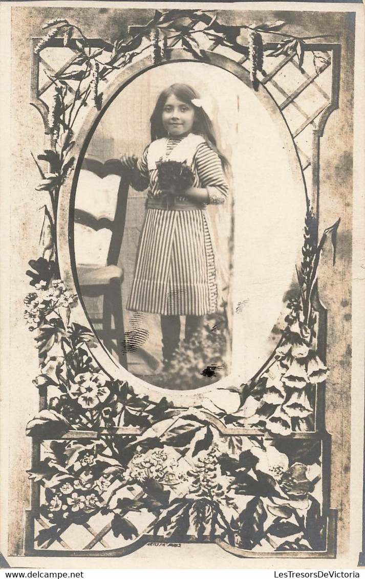 CPA Jeune Fille Dans Un Cadre Fleurie - Carte Photo Portrait Dans Un Cadre - Portraits