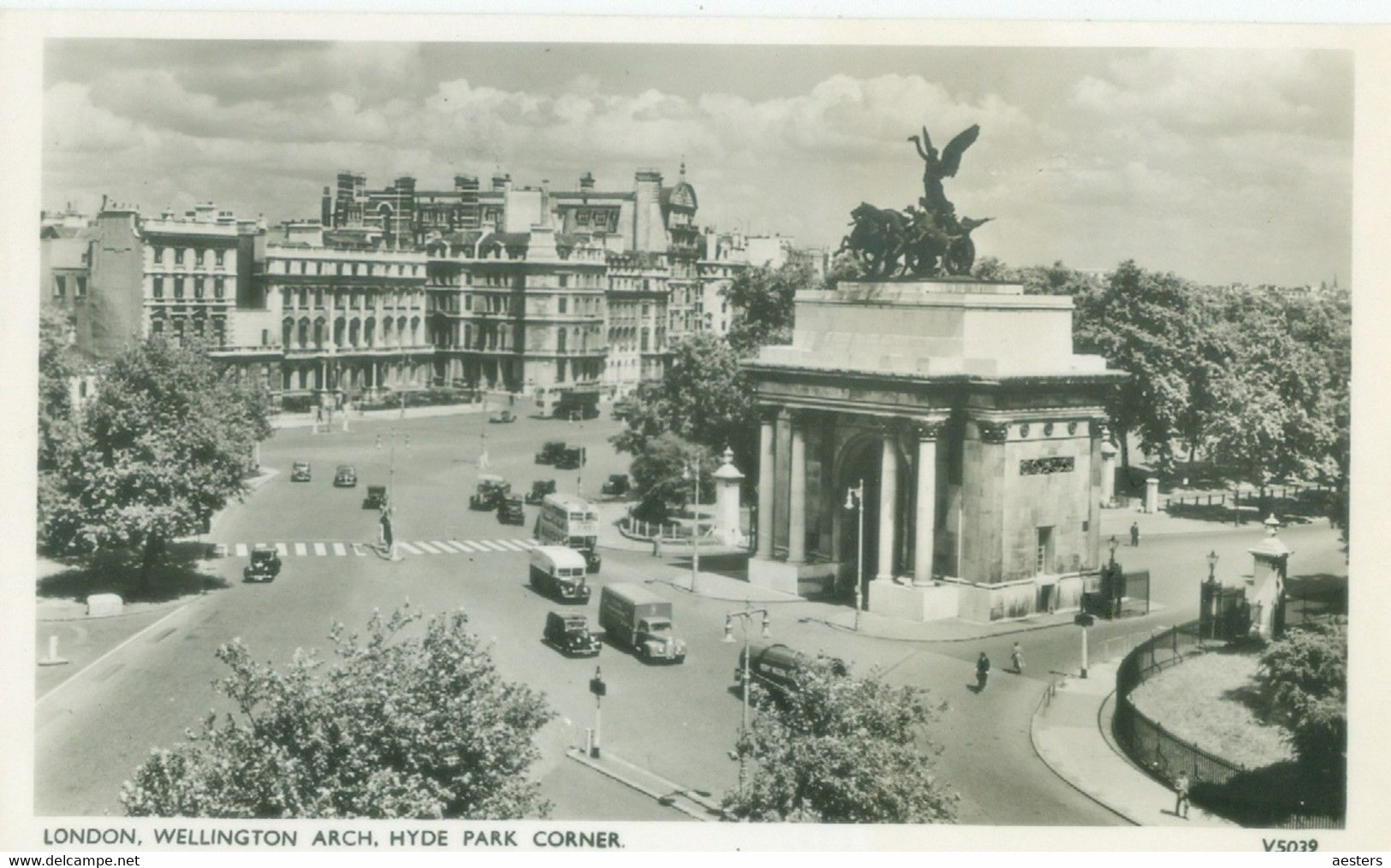 London; Wellington Arch, Hyde Park Corner - Not Circulated. (Phtochrom) - Hyde Park