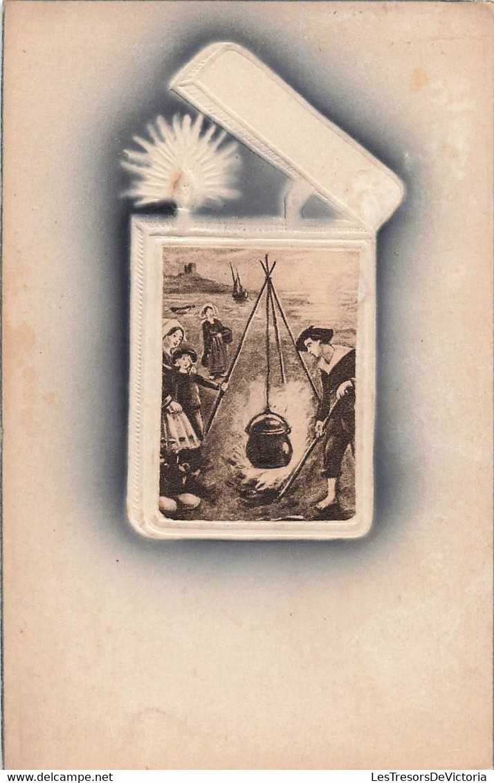 CPA Fantaisie - Briquet - Zippo - Illustration D'une Famille Et Une Marmite - Carte Relief - Sonstige & Ohne Zuordnung