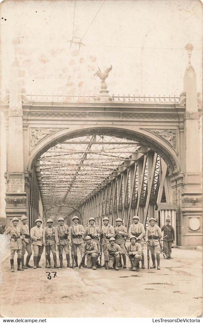 CPA Photo Militaria - Souvenir De La Garde - Pont Du Rhin - Groupe De Soldat - Photographie - Photographie