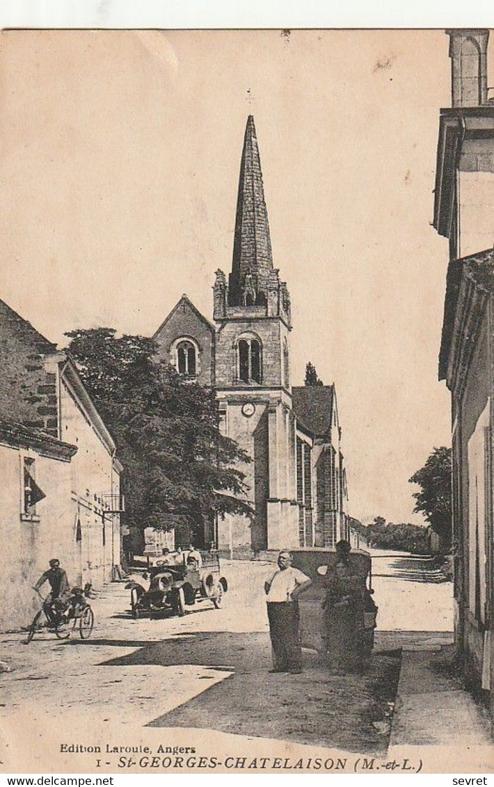 St-GEORGES-CHATELAISON. - L'Eglise Et La Route De Doué-la-Fontaine - Altri & Non Classificati