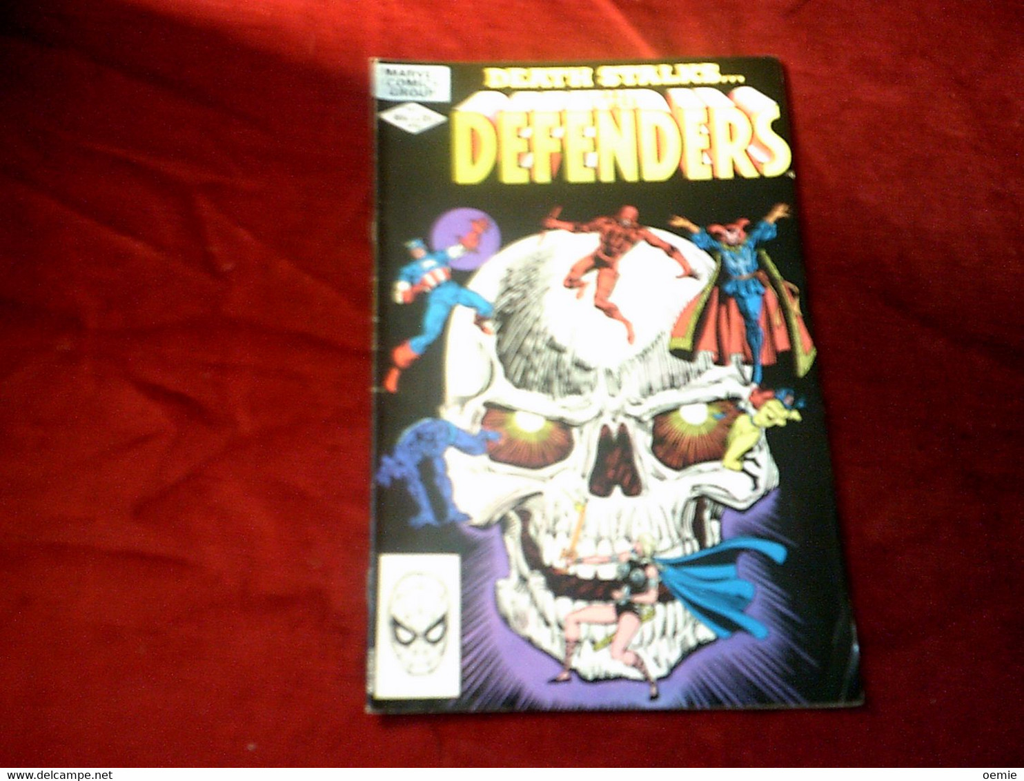 DEATH  STALKS   THE DEFENDERS  N° 107 MAY 1982 - Marvel