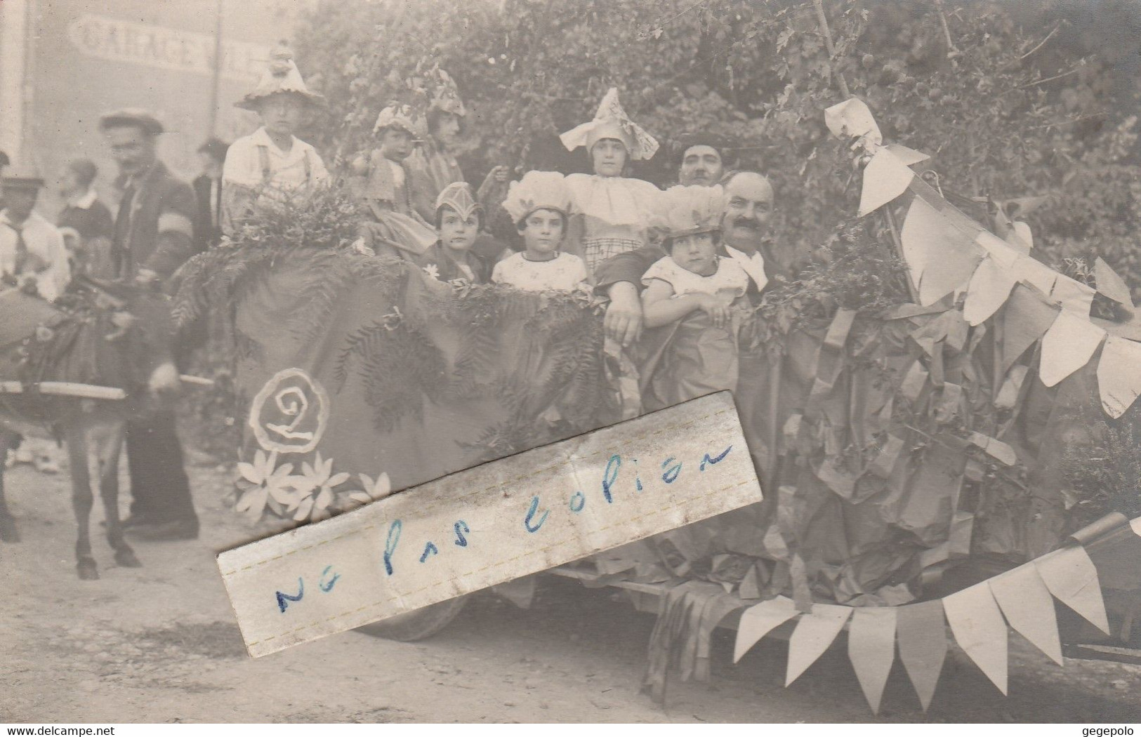 Région Rhône-Alpes - Souvenir De La Vogue De 1929 - Un Char Avec Des Enfants ( Fête Régionale ) Carte Photo - Rhône-Alpes