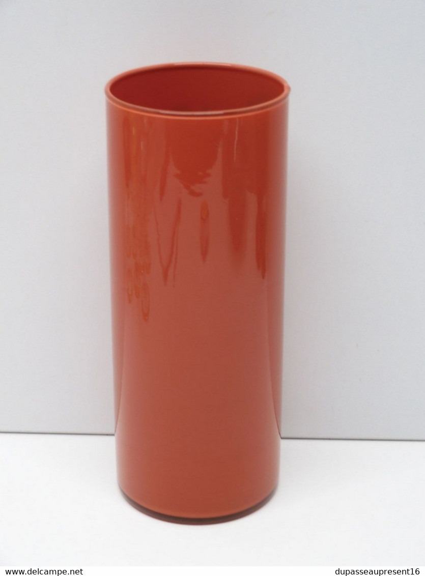 *JOLI VASE ROULEAU VERRE PEINT DE COULEUR ROUGE Décor Glycines Sur Le Haut XXe   E - Vasi