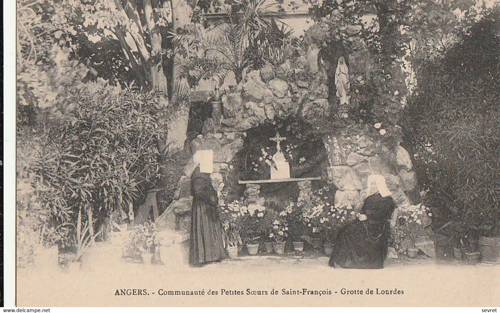 ANGERS. -  Communauté Des Petites Soeurs De St-François. Grotte De Lourdes - Angers