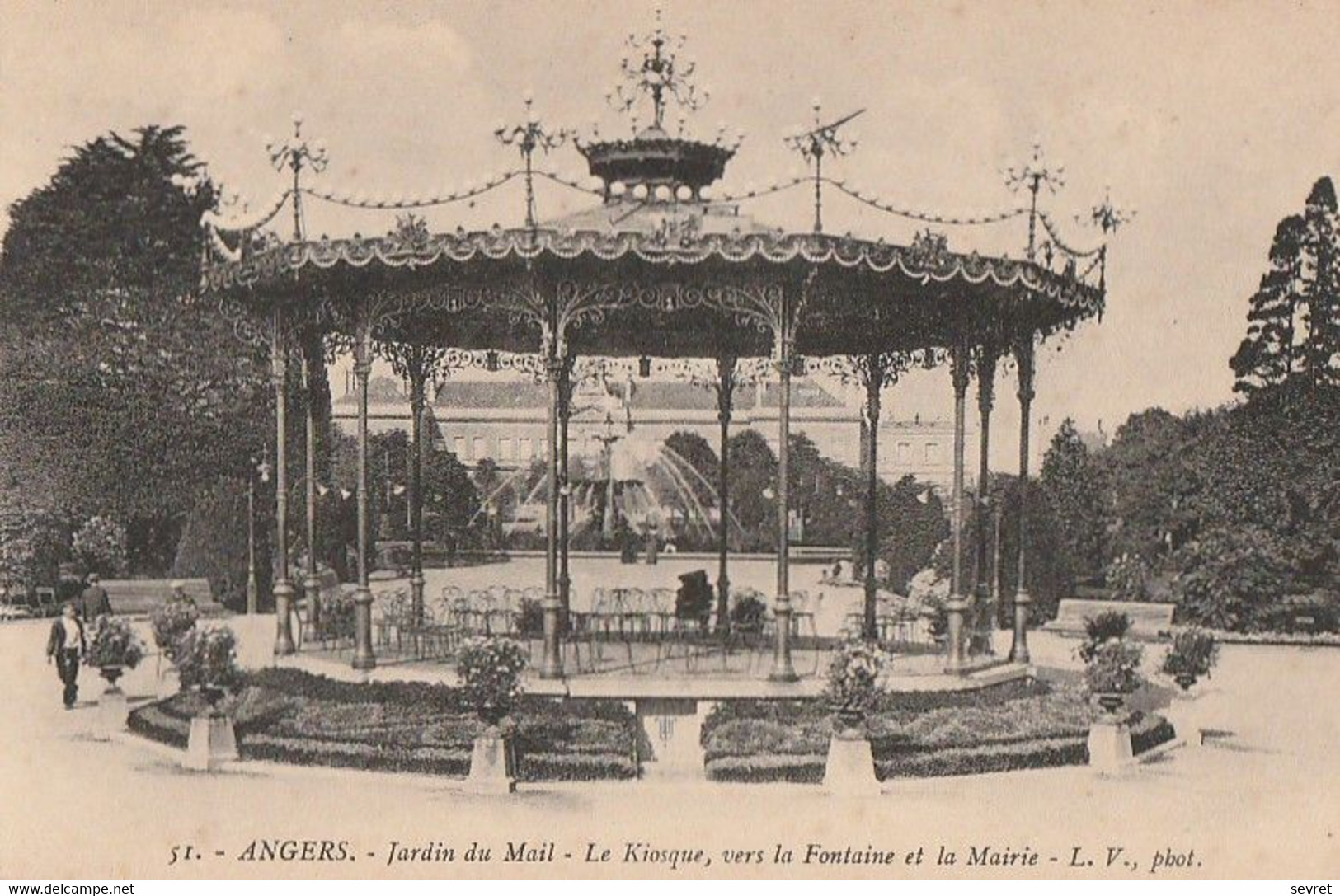 ANGERS. -  Jardin Du Mail - Le Kiosque, Vers La Fontaine Et La Mairie. Carte Pas Courante - Angers