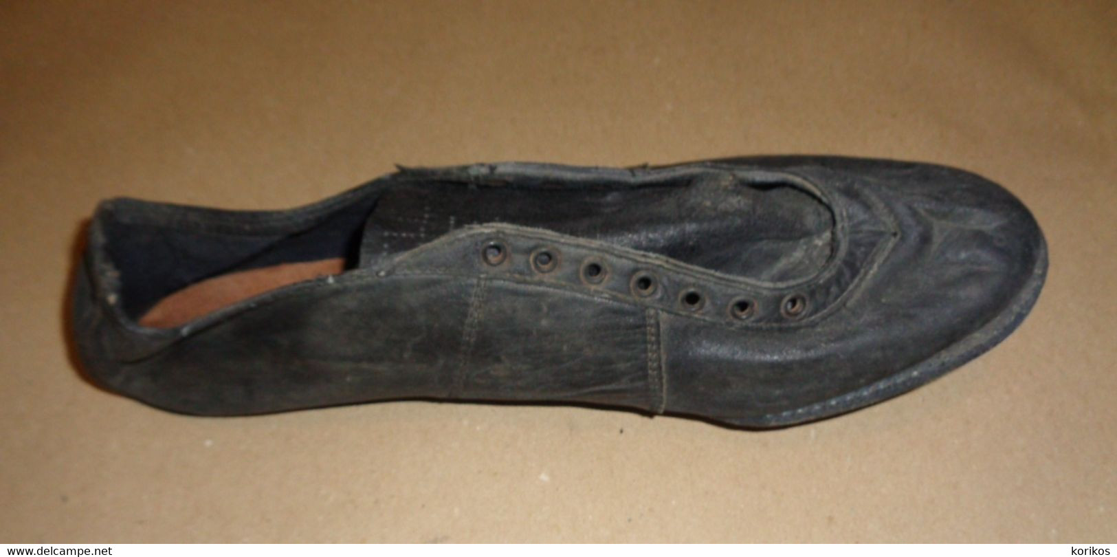 RIDDELL LEATHER RUNNING SHOES - SPIKES VINTAGE 1940 –TRACK AND FIELD - ATHLETICS