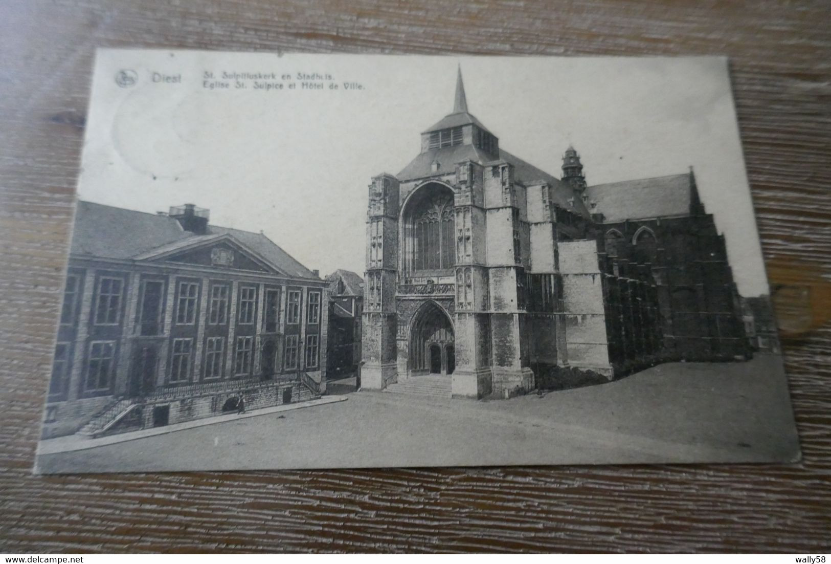 Diest St-sulpitluskerk En Stadhuis - Diest