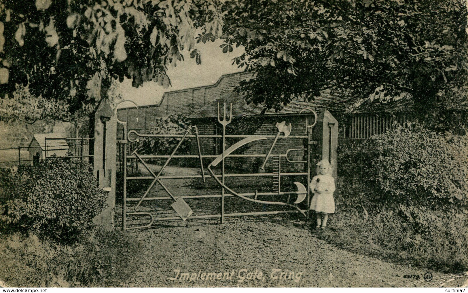 BUCKS - TRING, IMPLEMENT GATE   Bu261 - Buckinghamshire