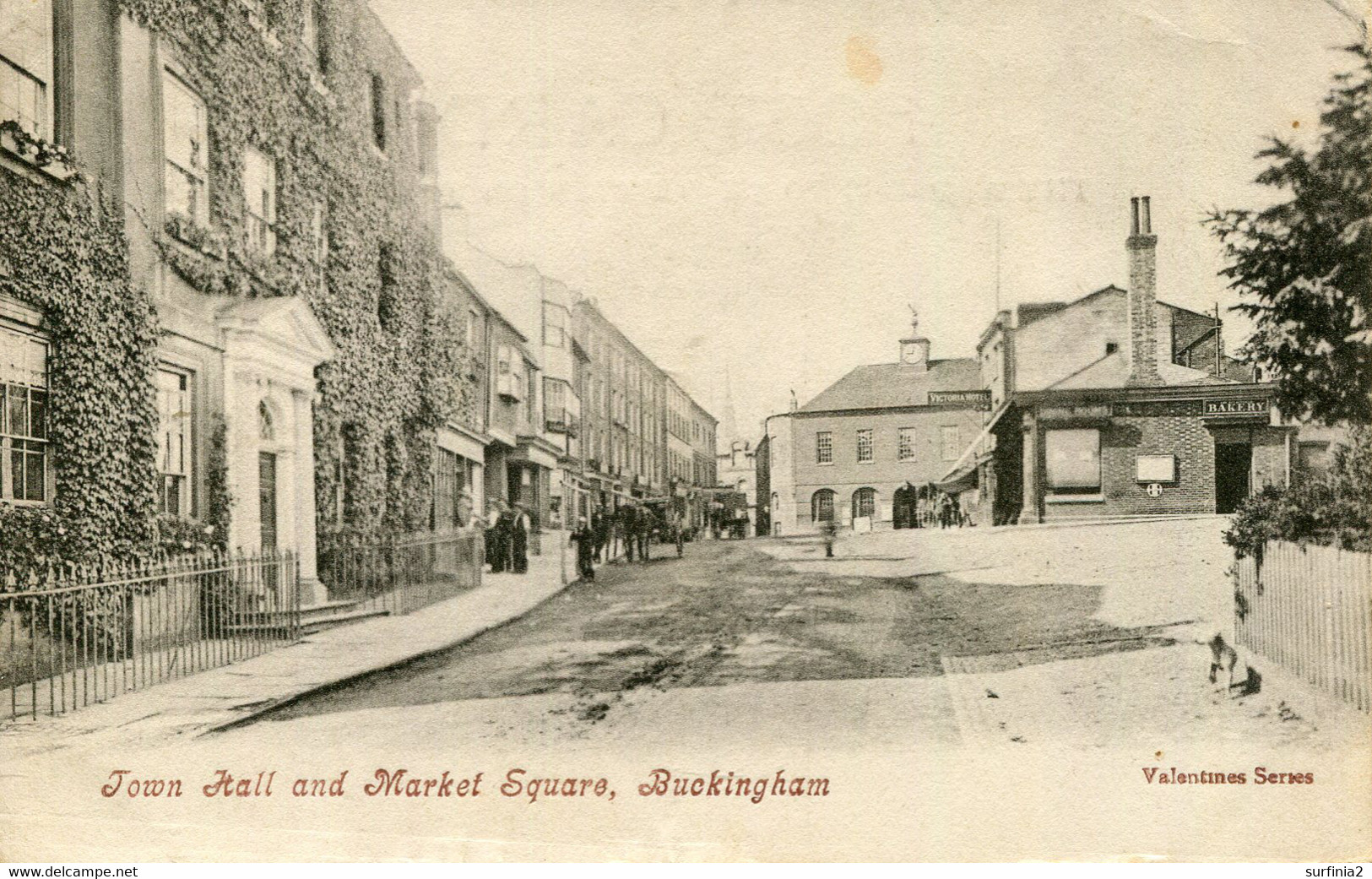 BUCKS - BUCKINGHAM - TOWN HALL AND MARKET SQUARE  Bu264 - Buckinghamshire