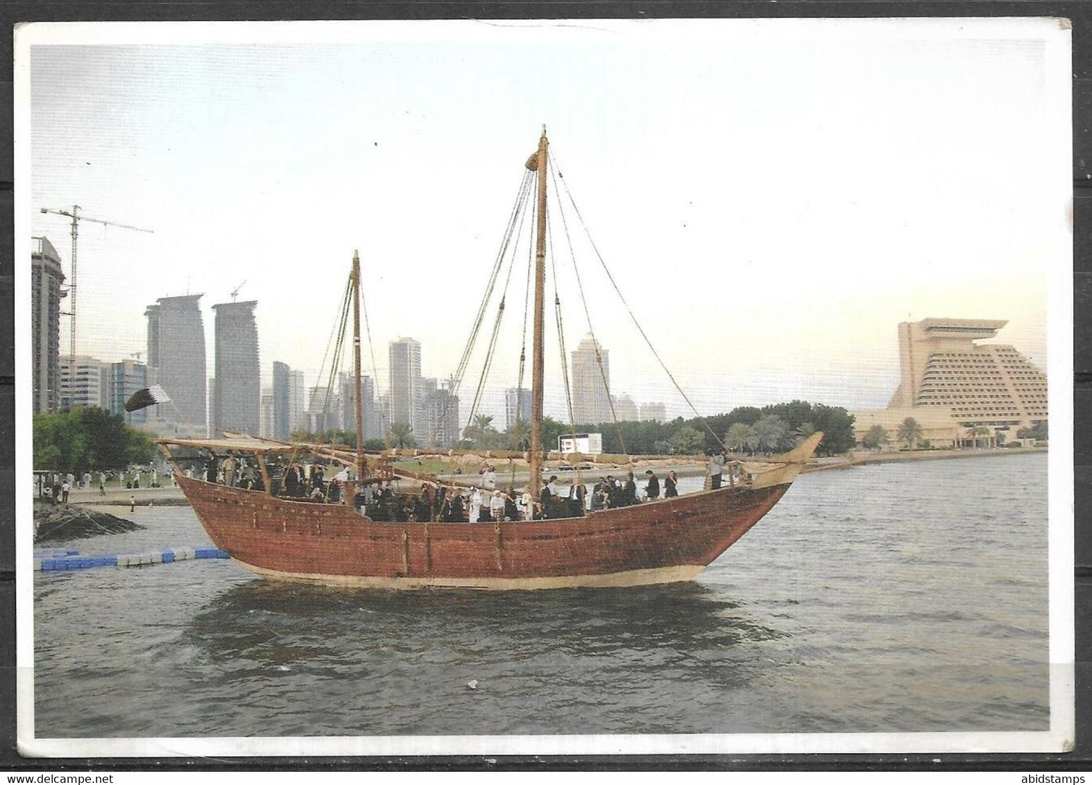 QATAR POSTCARD , VIEW CARD A TRADITIONAL BOAT - Qatar