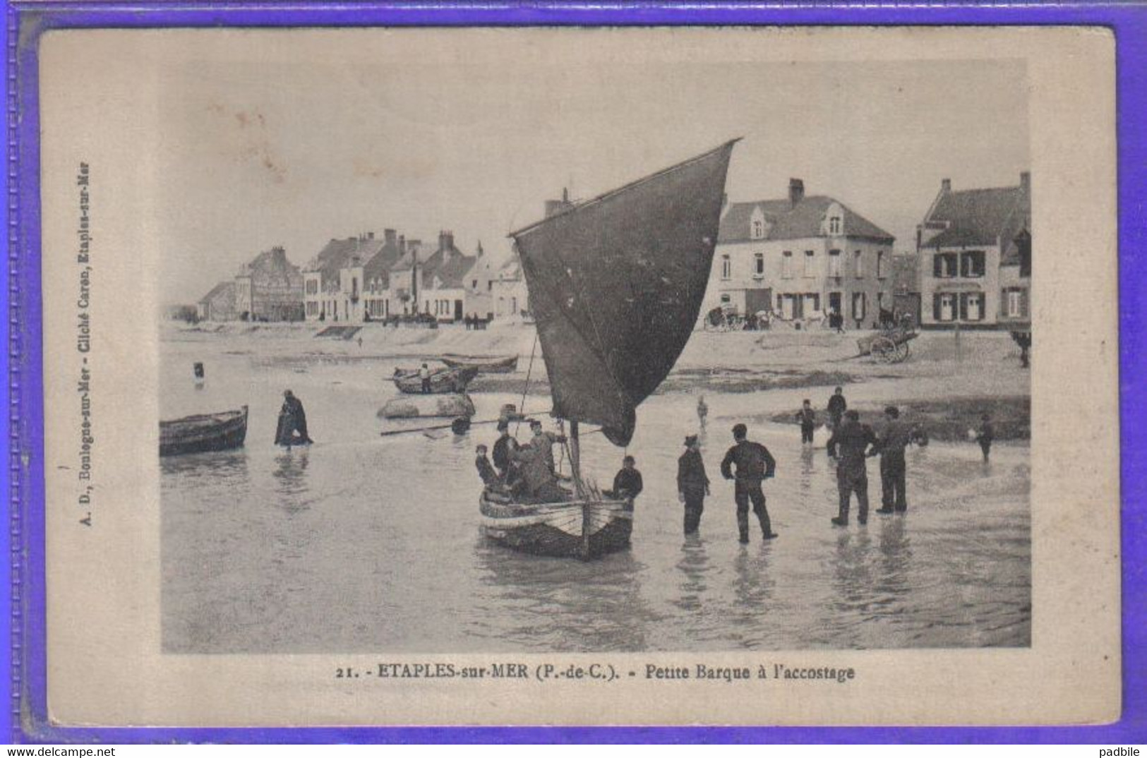 Carte Postale 62. Etaples-sur-mer  Petite Barque à L'acostage  Très Beau Plan - Etaples