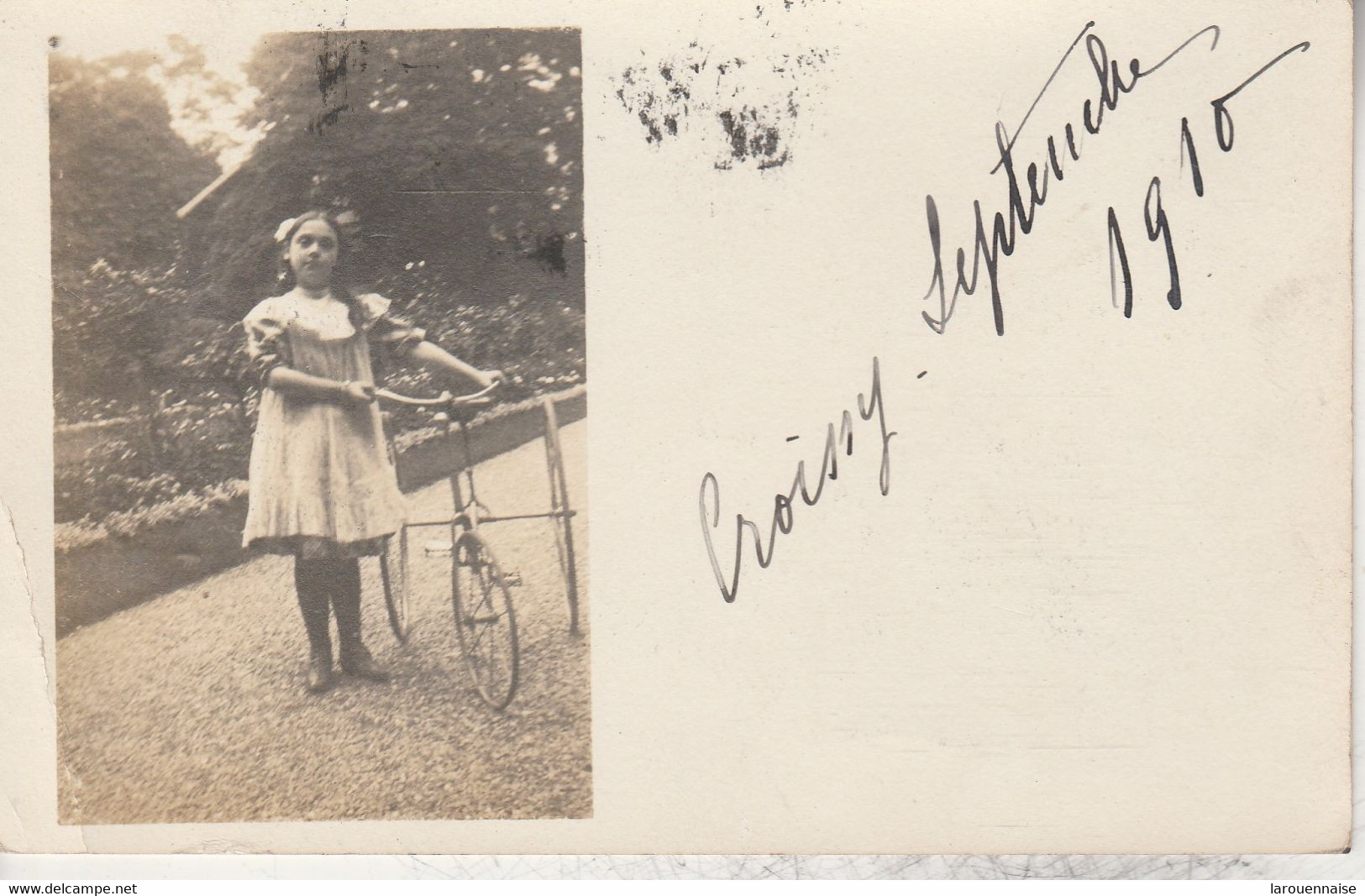 78 - CROISSY SUR SEINE - Fillette Et Son Tricycle (carte Photo) - Croissy-sur-Seine