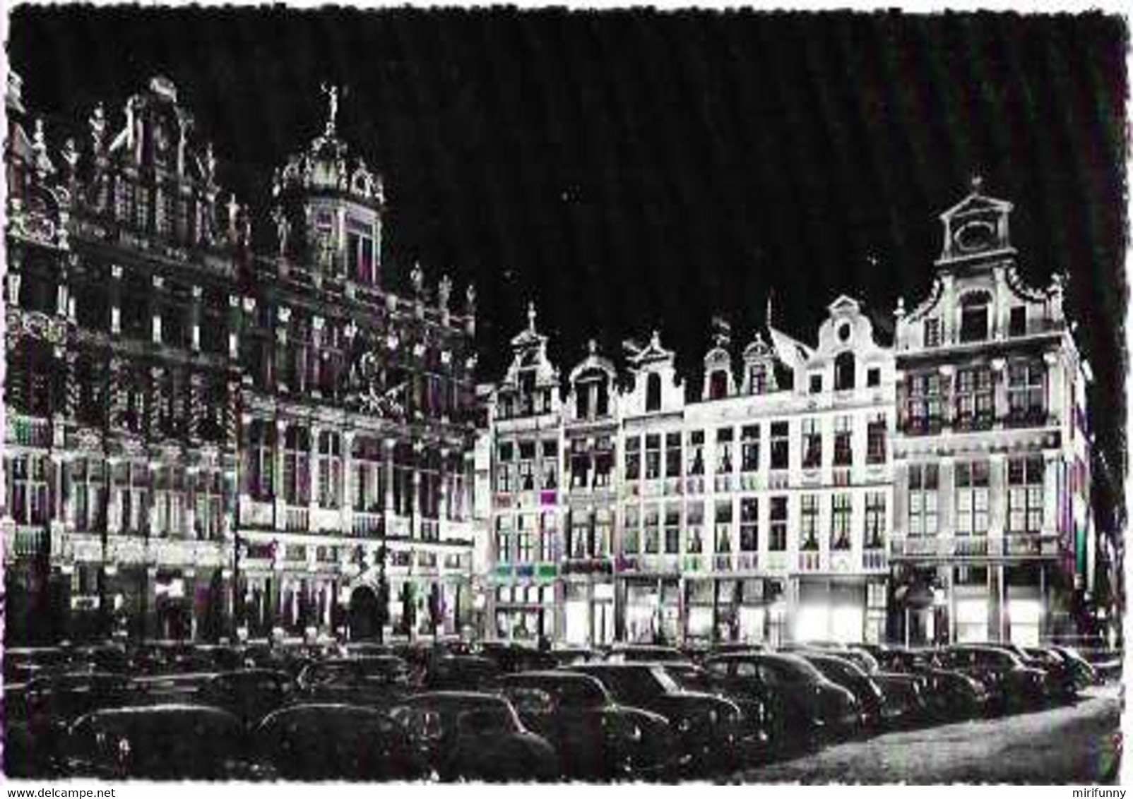 BRUXELLES/UN COIN DE LA GRAND PLACE ILLUMINEE/BRUSSEL/EEN VERLICHT HOEKJE DER GROTE MARKT/VOITURES - Brussel Bij Nacht