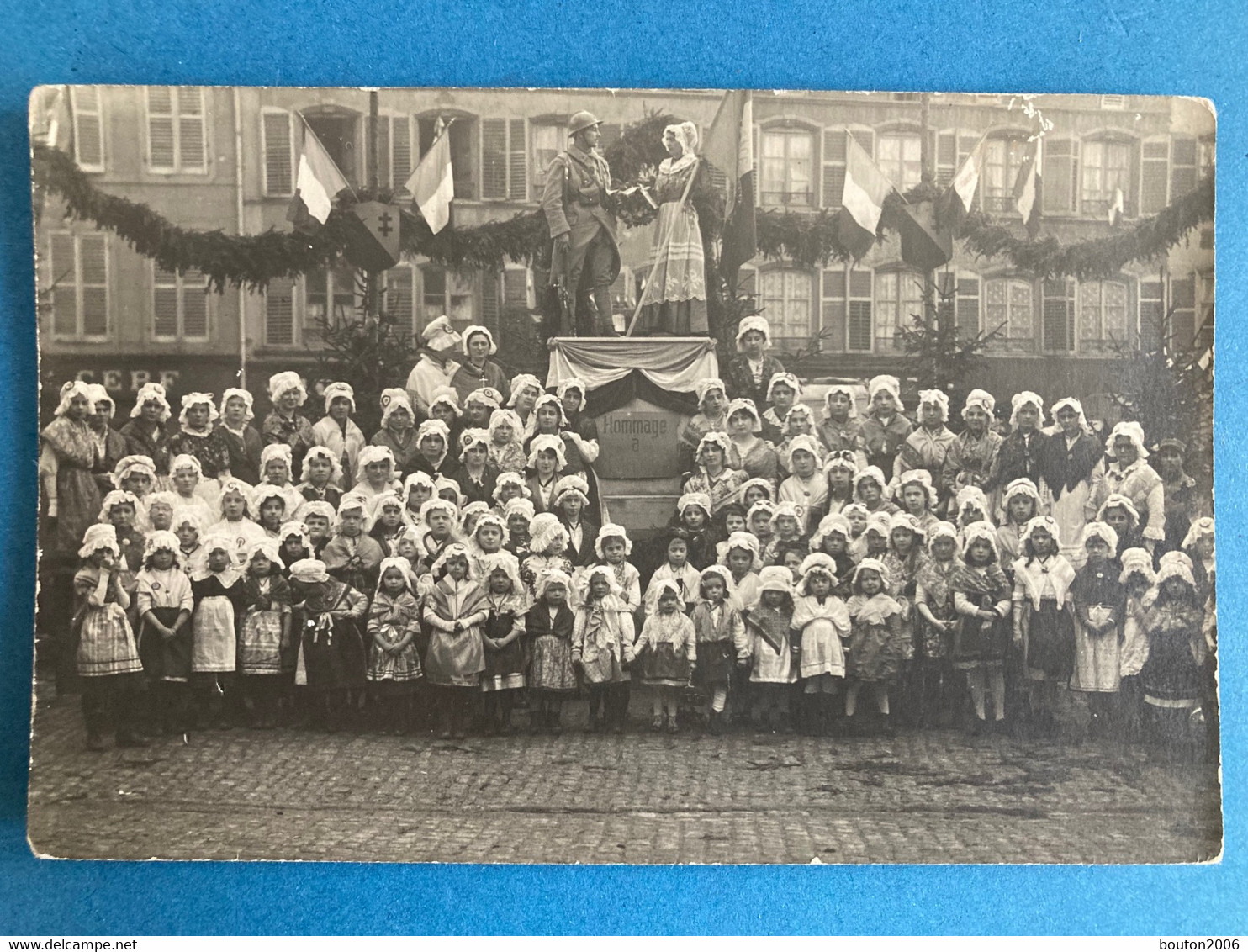 Boulay Femmes Et Filles Lorraines Et Poilus Sur Place Du Marché Libération Guerre 1914 1918 - Boulay Moselle