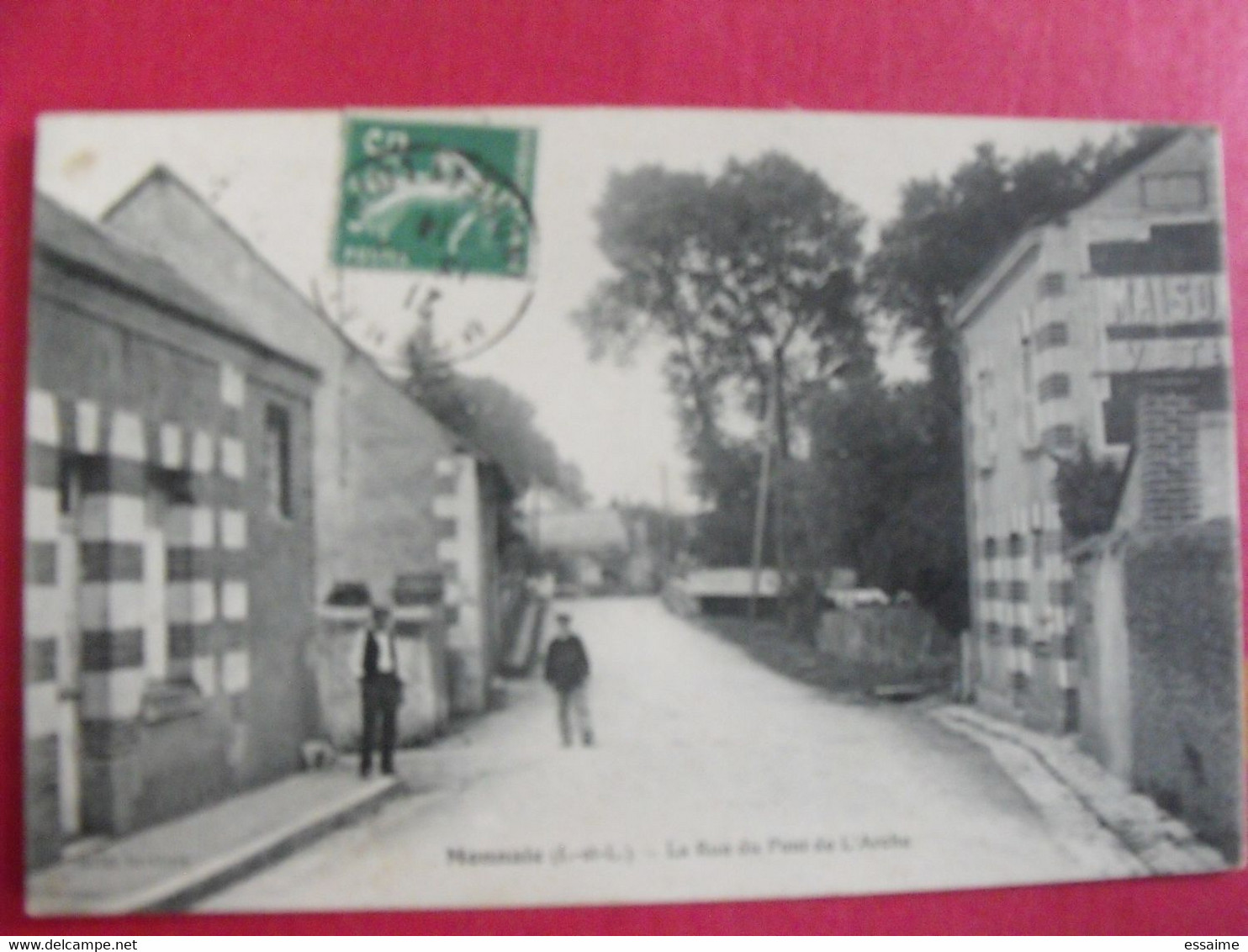 Carte Postale. Indre Et Loire 37. Monnaie. La Rue Du Pont De L'arche. Animée - Monnaie