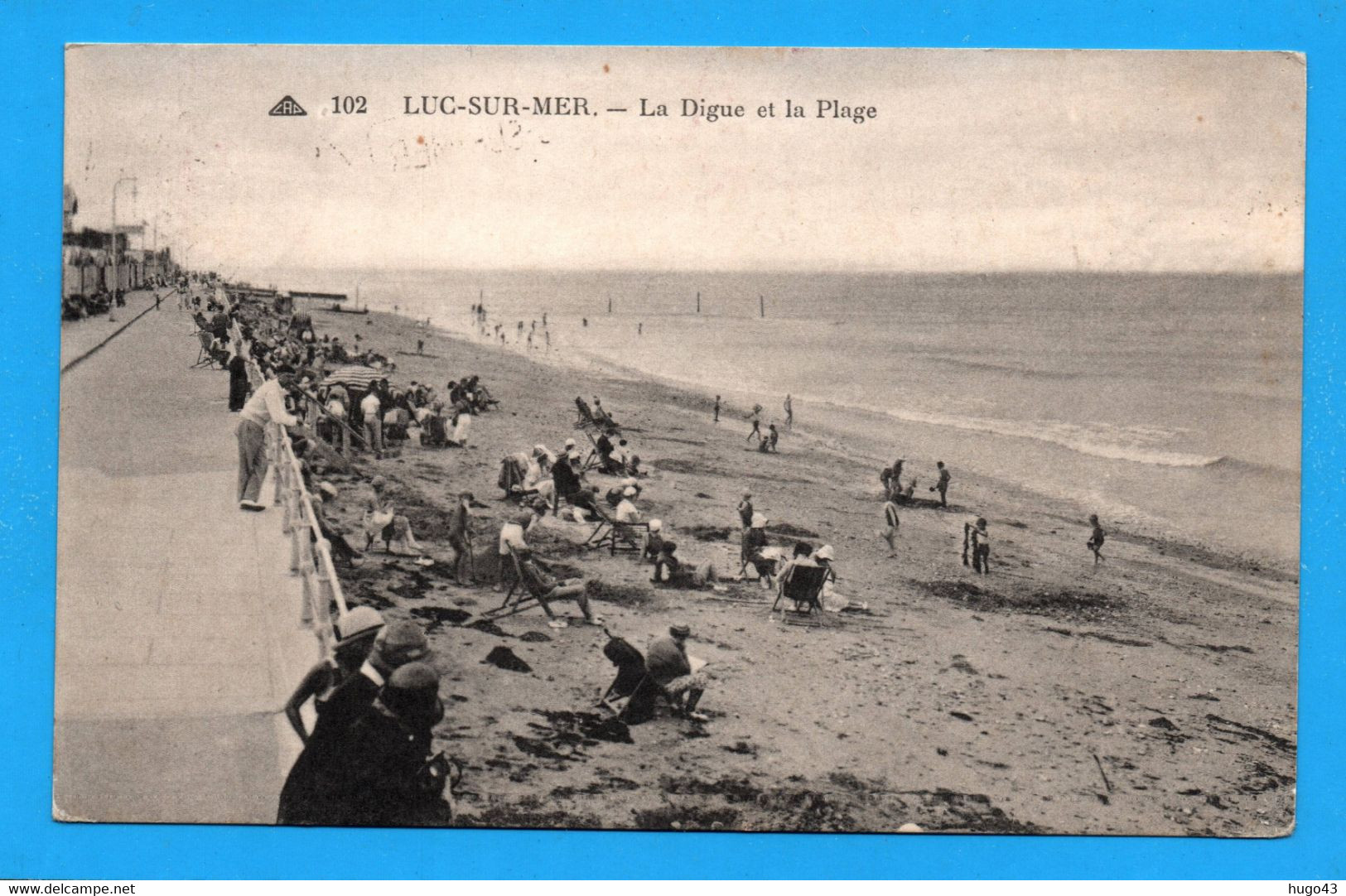 (RECTO / VERSO) LUC SUR MER EN 1933 - N° 102 - LA DIGUE ET LA PLAGE AVEC PERSONNAGES - FLAMME DAGUIN - CPA - Luc Sur Mer