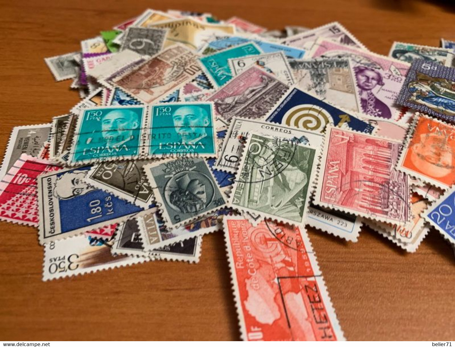 Lots De Plusieurs Centaines De Timbres Tous Pays Et Tout états - Vrac (min 1000 Timbres)