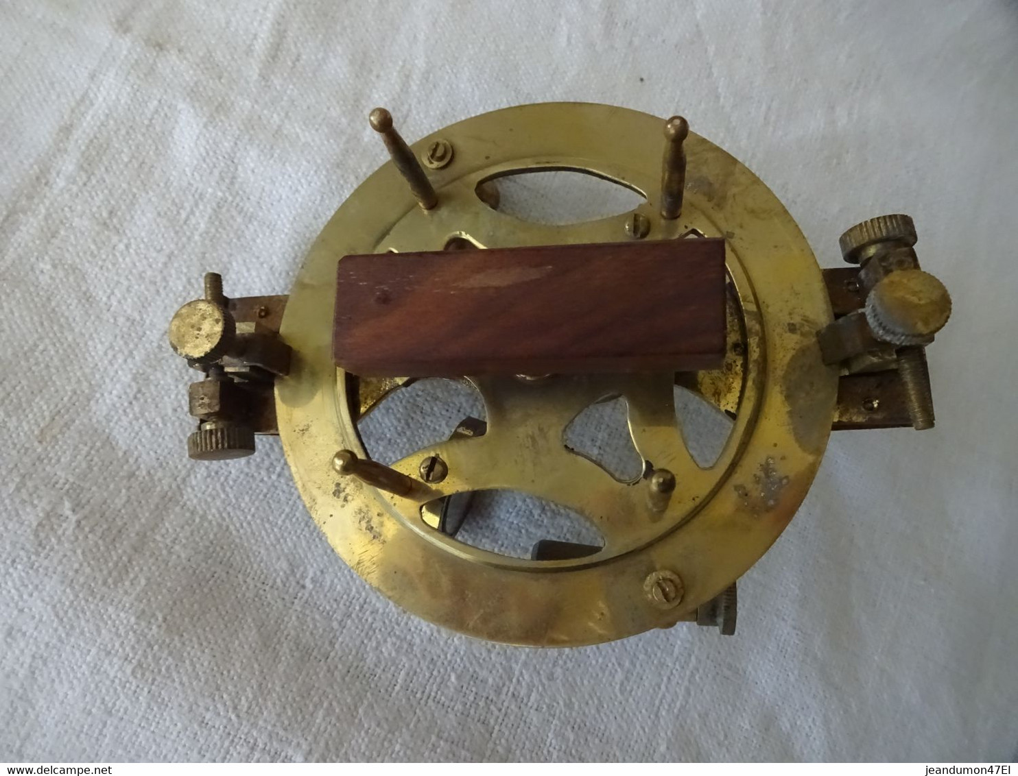 ANCIEN SEXTANT LATERAL DANS SON COFFRET EN EXCELLENT ETAT. 2 EPROUVETTES A L'INTERIEUR.