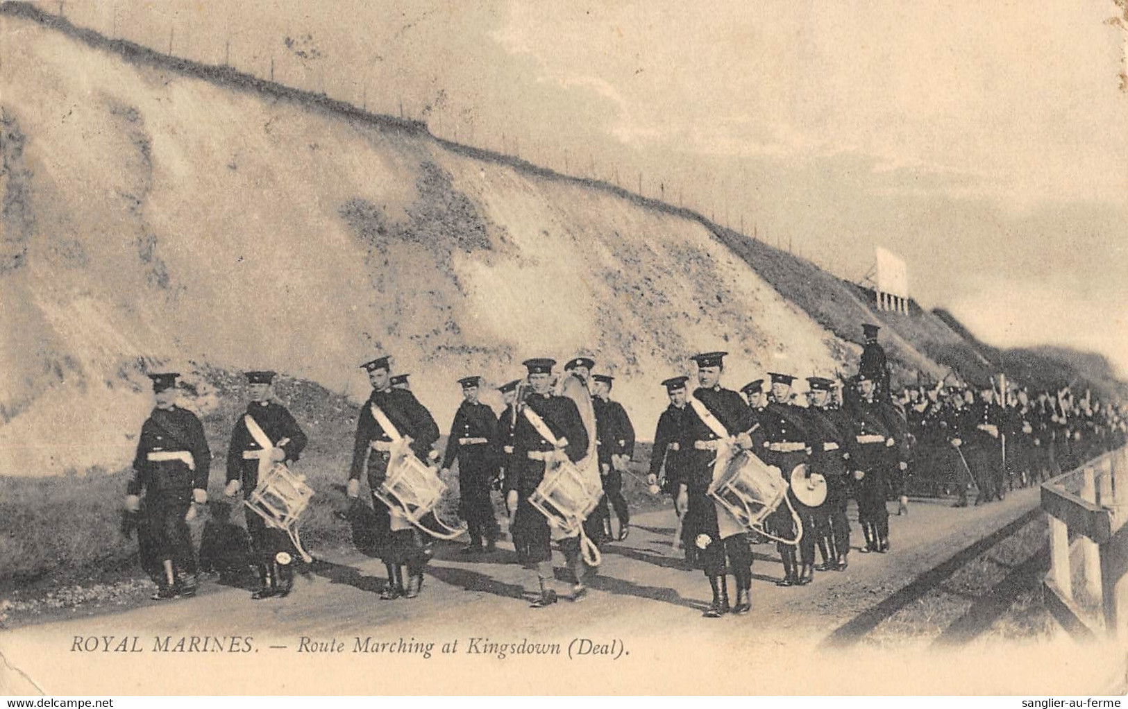 CPA ANGLETERRE ROYAL MARINES ROUTE MARCHING AT KINGSDOWN DEAL - Andere & Zonder Classificatie