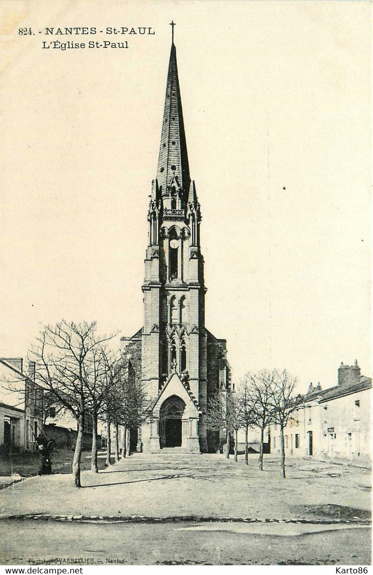 Rezé * Quartier St Paul * Nantes * La Place De L'église Saint Paul - Nantes