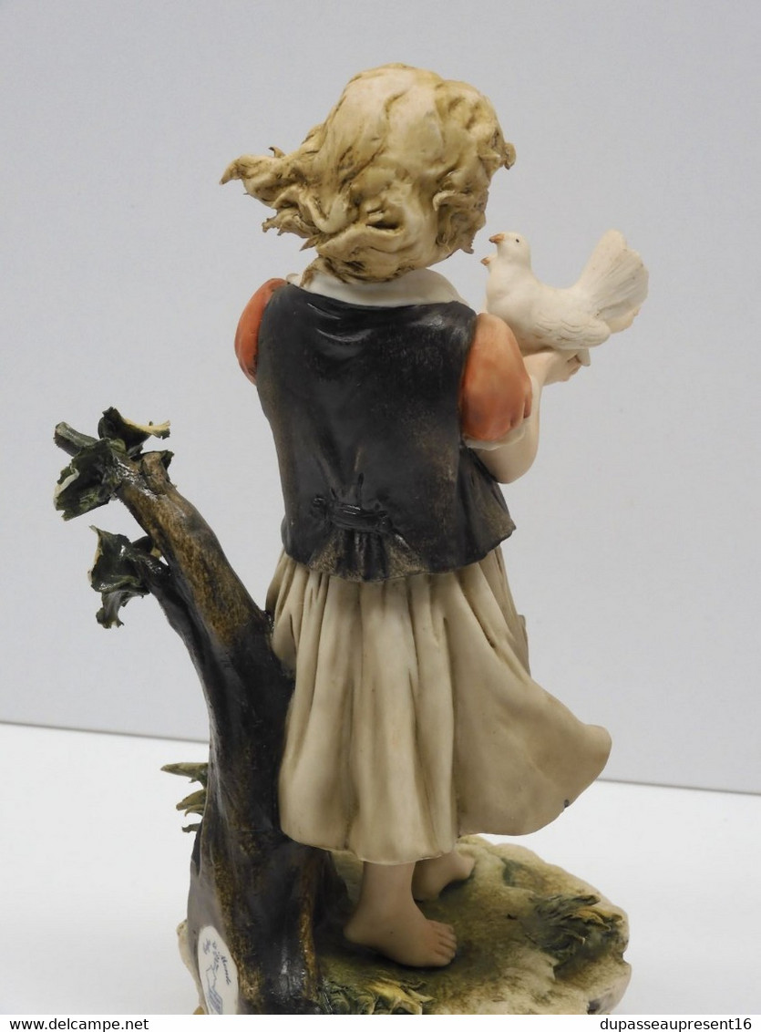 *SUPERBE SUJET PORCELAINE CAPODIMONTE CAPO DI MONTE PETITE FILLE AUX COLOMBES   E