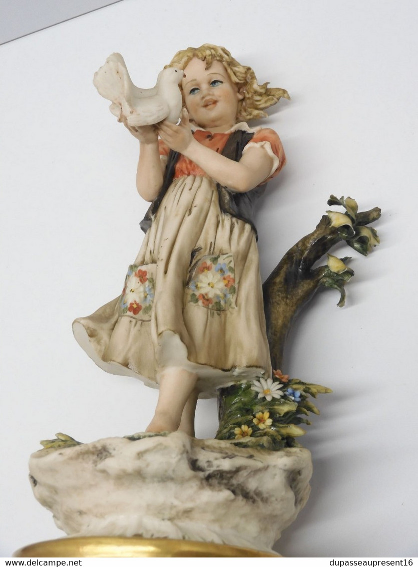 *SUPERBE SUJET PORCELAINE CAPODIMONTE CAPO DI MONTE PETITE FILLE AUX COLOMBES   E