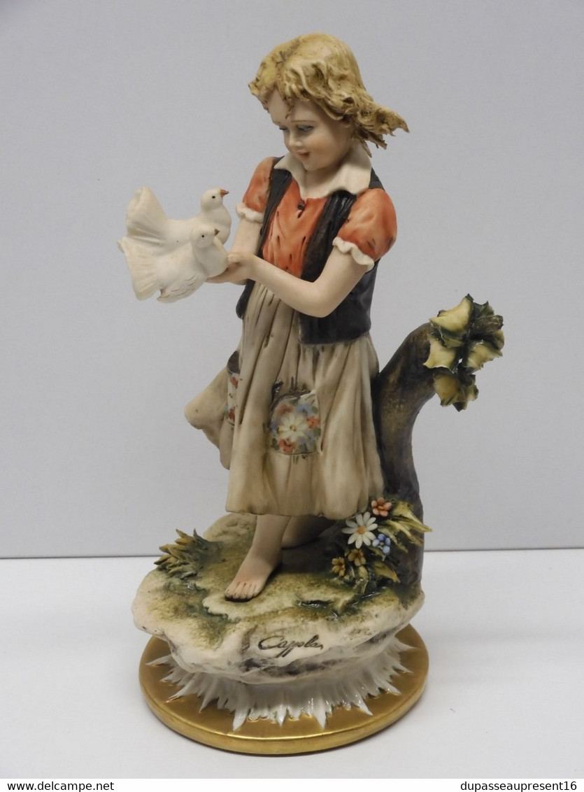 *SUPERBE SUJET PORCELAINE CAPODIMONTE CAPO DI MONTE PETITE FILLE AUX COLOMBES   E