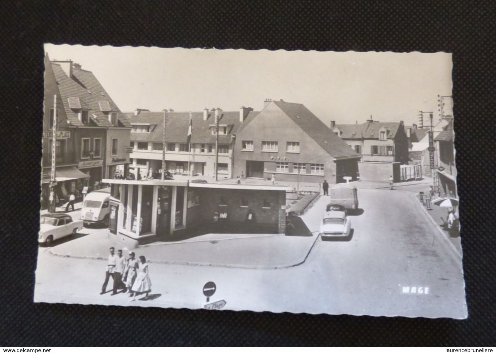 LE PORTEL - PAS-DE-CALAIS  - PLACE POINCARE - LA POSTE ET LE S.I.  ( VOITURE DS ID CITROEN) - La Loupe