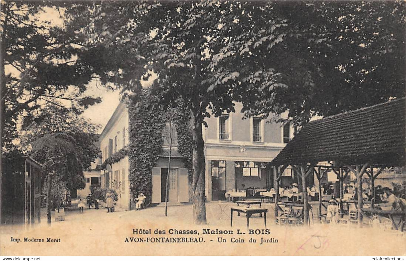 Avon      77       . Hôtel Des Chasses. Un Coin Du Jardin      (voir Scan) - Avon