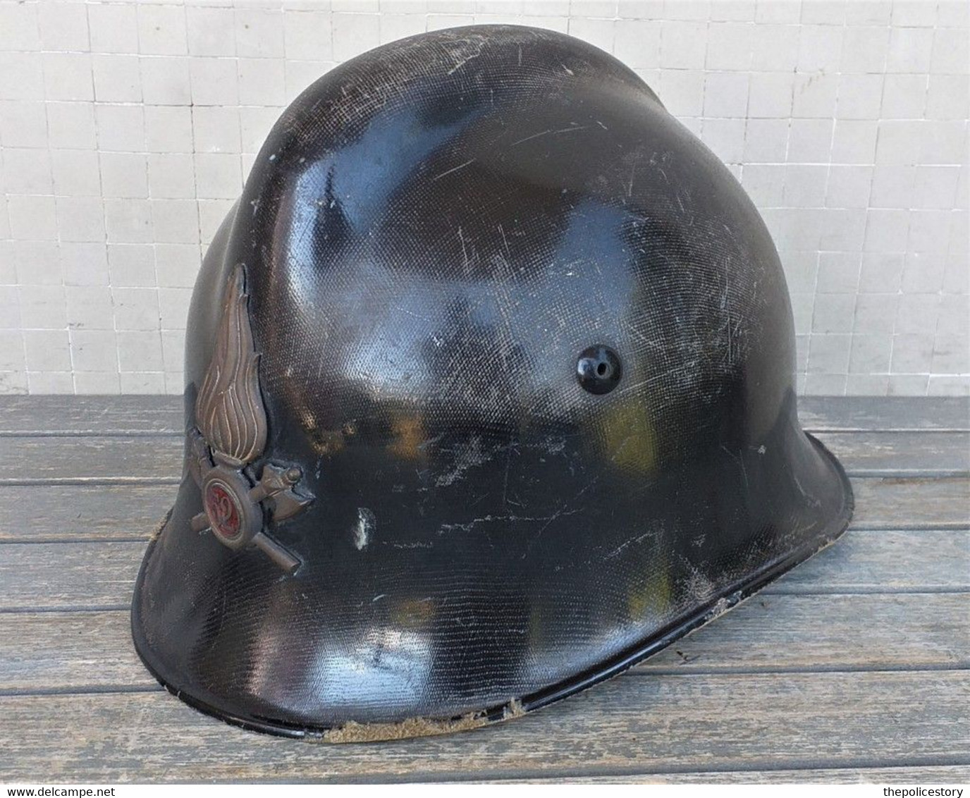 Casco Vintage VV.FF. Anni '70 Con Fregio Originale Del 52° Distaccamento - Pompiers