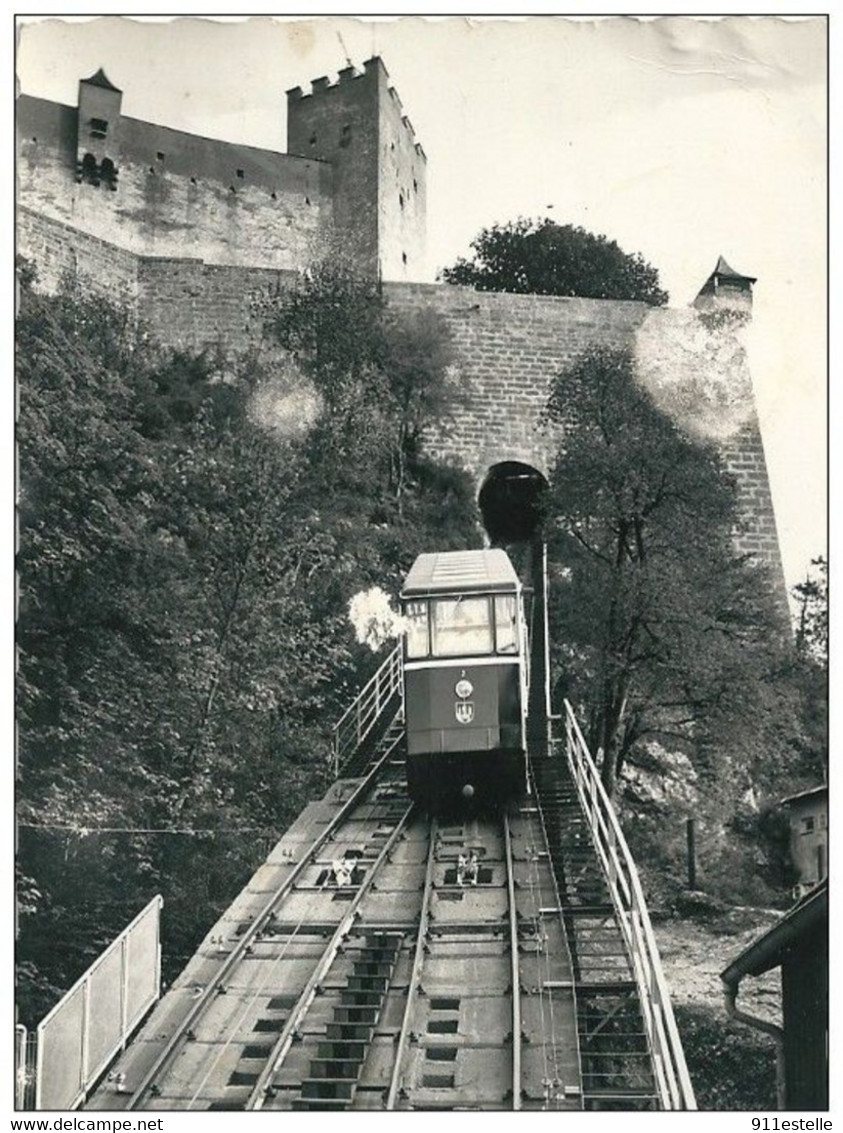 Autriche  ; SALZBURG   DRAHTSEILBAHN  AUF DIE FESTUNG - Tamsweg