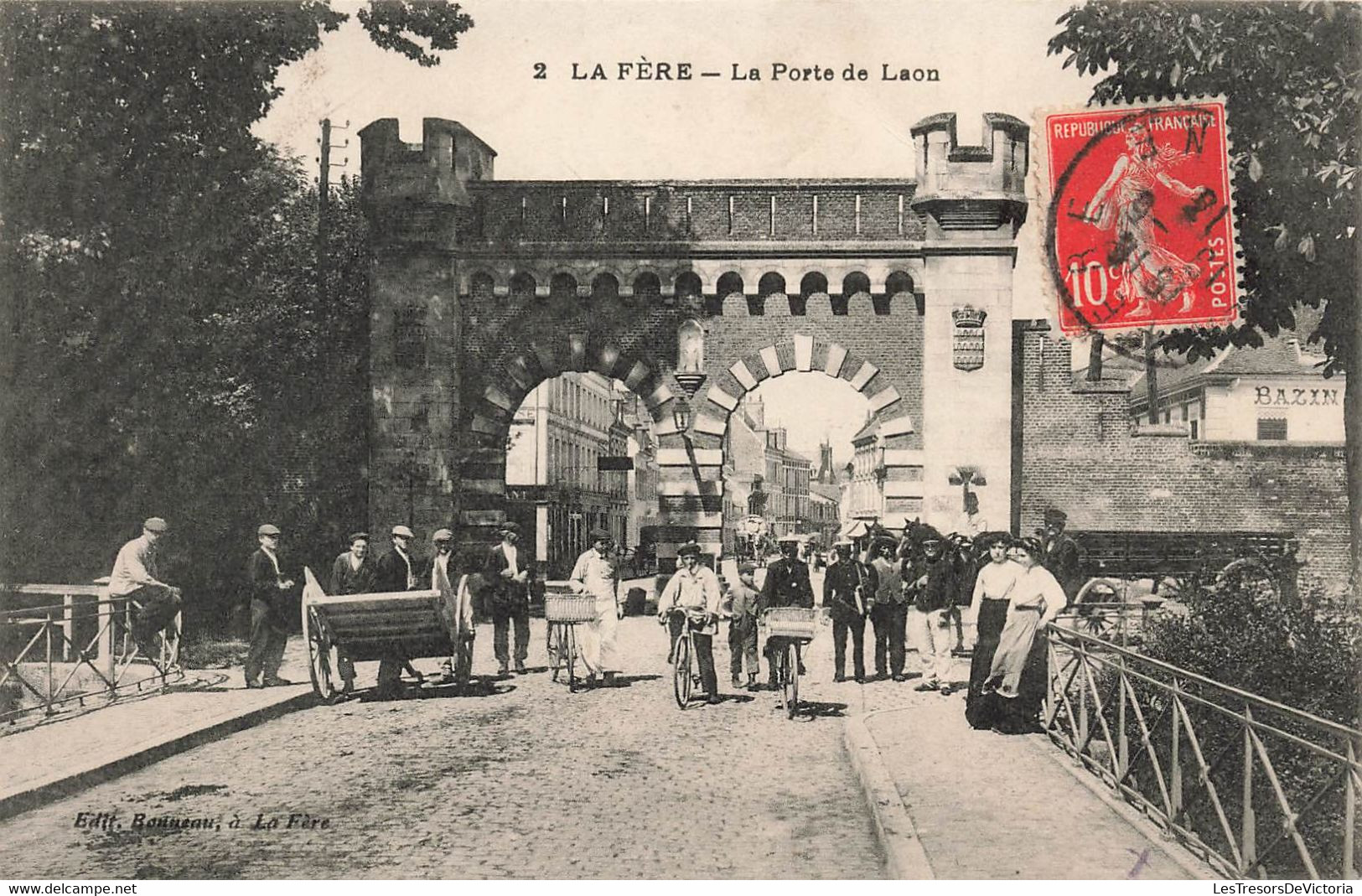 CPA La Fere - La Porte De Laon - Tres Animé - Velos - Charettes - Tres Animé - Fere En Tardenois