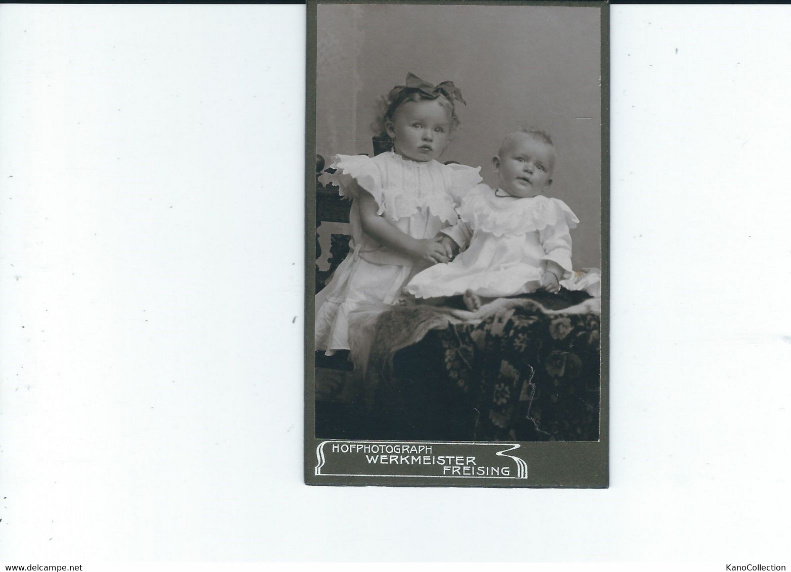 Zwei Kleinkinder In Weißen Kleidchen, Hofphotograph Werkmeister, Freising, Bayern - Personnes